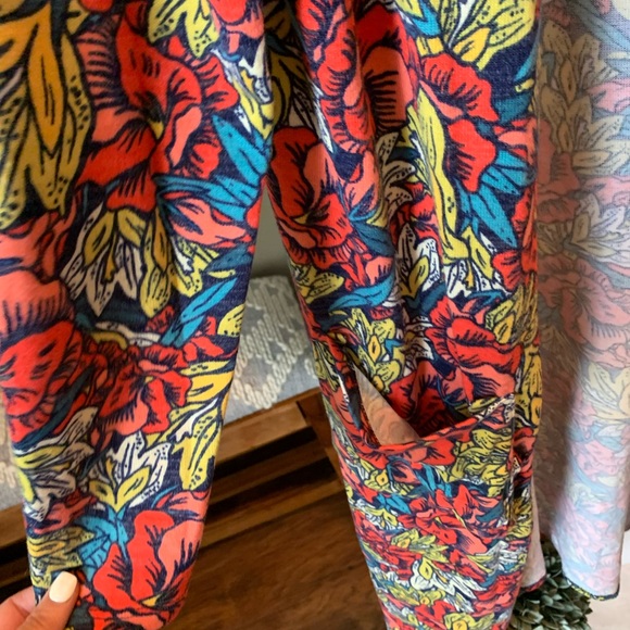LulaRoe Sarah - Picture 2 of 4